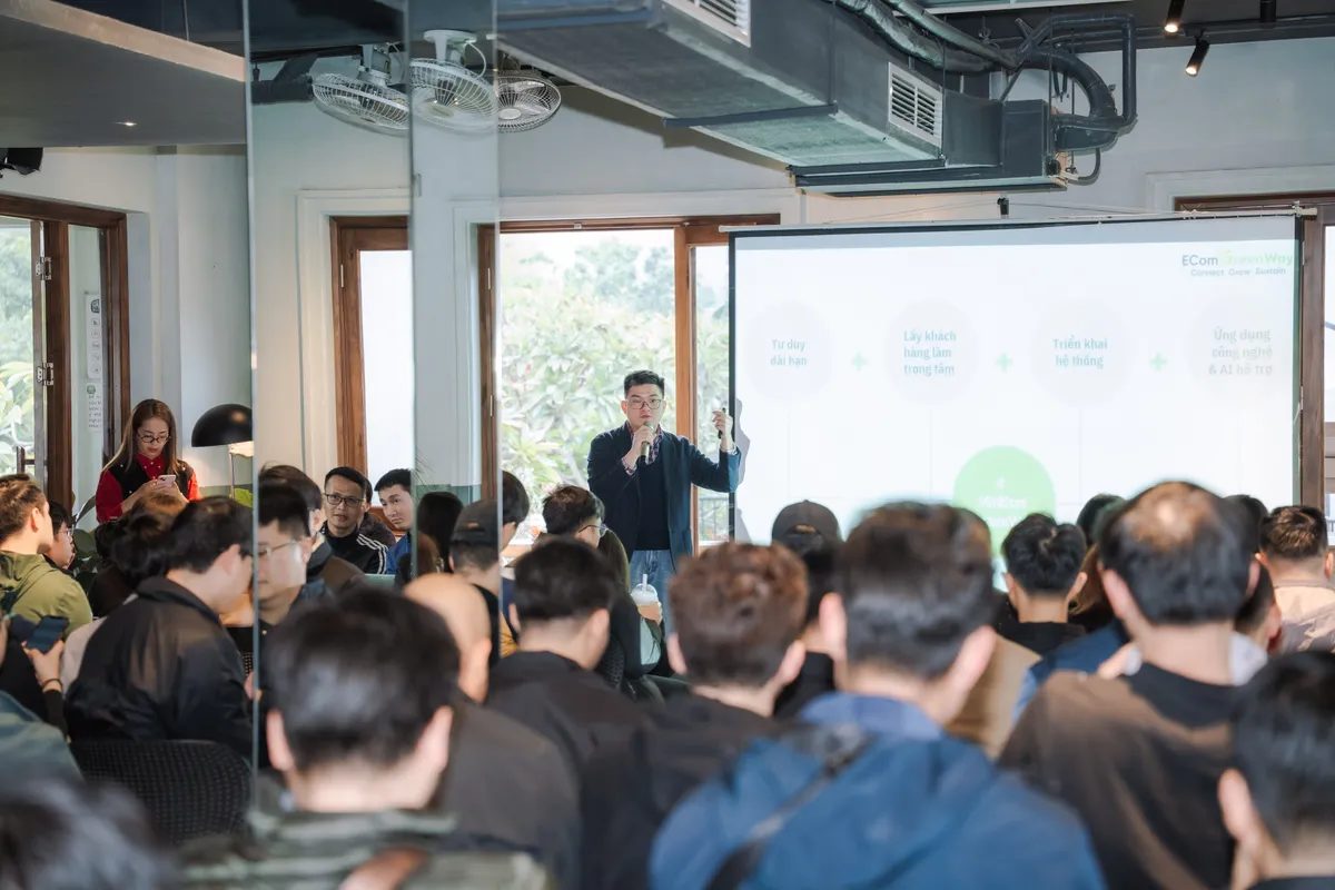 Mr. Bùi Ngọc Bình chia sẻ trước cộng đồng Amazon Sellers Việt Nam